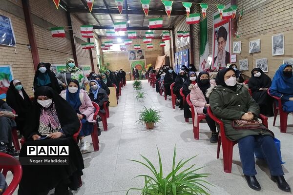 آیین نواختن زنگ انقلاب در منطقه۱۸