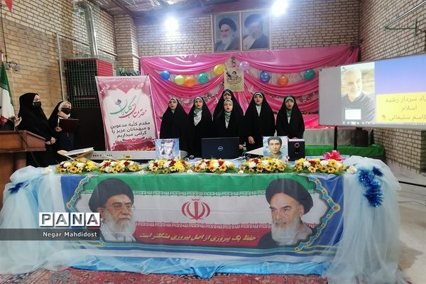 آیین نواختن زنگ انقلاب در منطقه۱۸