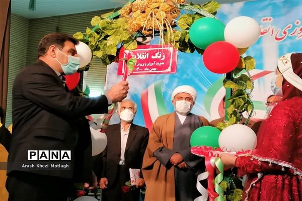 نواخته شدن زنگ انقلاب در مدارس کازرون