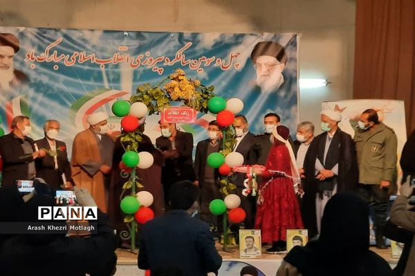 نواخته شدن زنگ انقلاب در مدارس کازرون