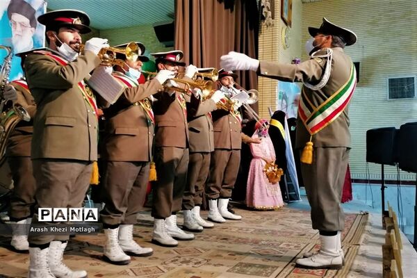 نواخته شدن زنگ انقلاب در مدارس کازرون