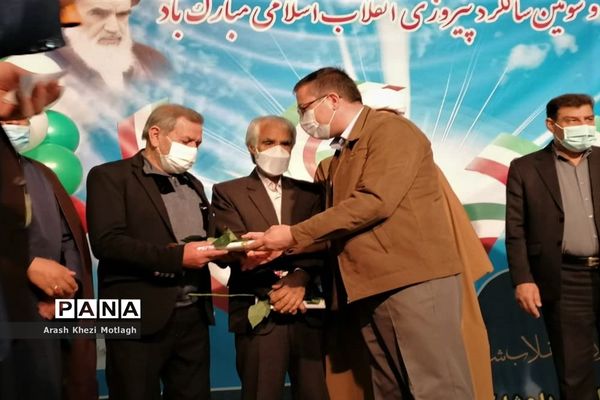 نواخته شدن زنگ انقلاب در مدارس کازرون