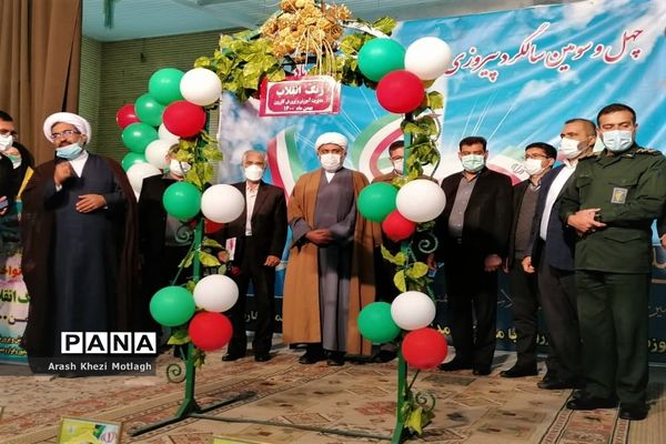 نواخته شدن زنگ انقلاب در مدارس کازرون