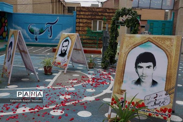 آیین نواختن زنگ انقلاب در آموزشگاه شاهد شهید قدوسی ناحیه دو شهرری