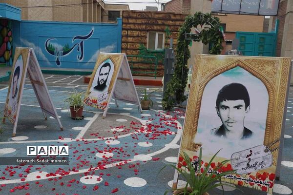 آیین نواختن زنگ انقلاب در آموزشگاه شاهد شهید قدوسی ناحیه دو شهرری