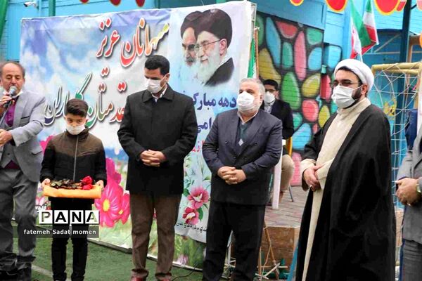 آیین نواختن زنگ انقلاب در آموزشگاه شاهد شهید قدوسی ناحیه دو شهرری