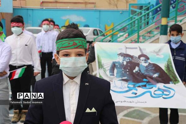 آیین نواختن زنگ انقلاب در آموزشگاه شاهد شهید قدوسی ناحیه دو شهرری