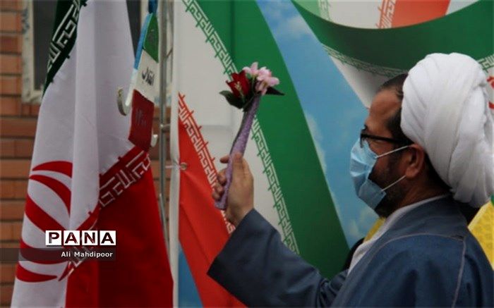 نواختن زنگ انقلاب در مدارس یادآور اتفاقات مهم انقلابی است