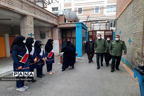 نواختن گلبانگ‌انقلاب اسلامی در دبیرستان آزادگان منطقه ۱۵