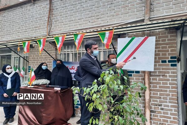 نواختن گلبانگ‌انقلاب اسلامی در دبیرستان آزادگان منطقه ۱۵