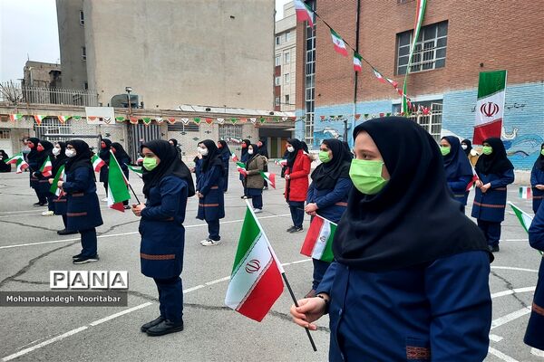 نواختن گلبانگ‌انقلاب اسلامی در دبیرستان آزادگان منطقه ۱۵
