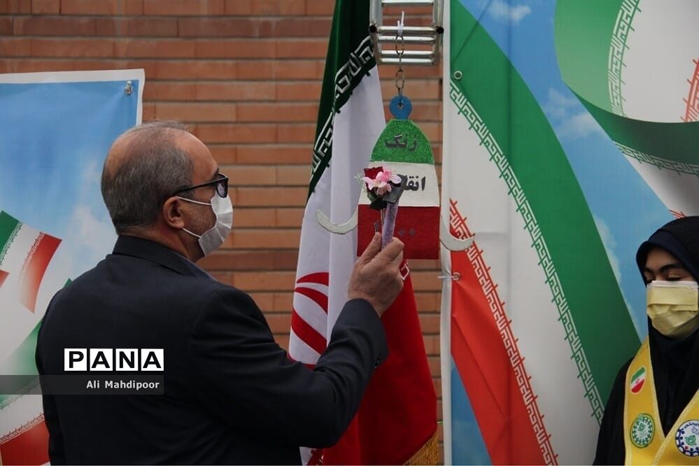 به صدا درآمدن زنگ انقلاب اسلامی در مدرسه عفت آهنگری شهرری