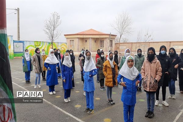 بزرگداشت دهه فجر در دبستان کوثر جوادآباد