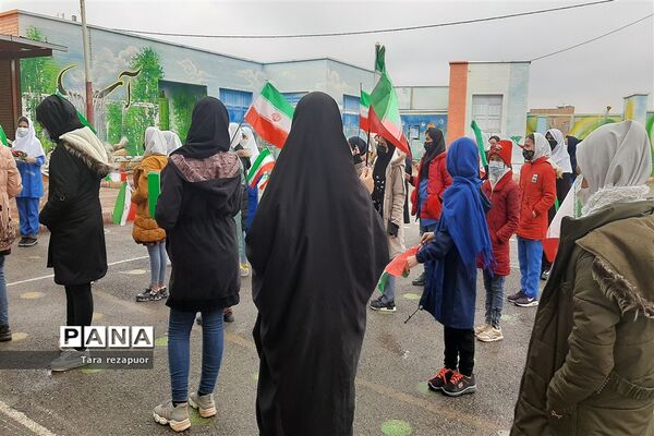 بزرگداشت دهه فجر در دبستان کوثر جوادآباد