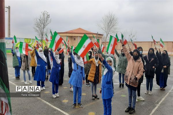 بزرگداشت دهه فجر در دبستان کوثر جوادآباد