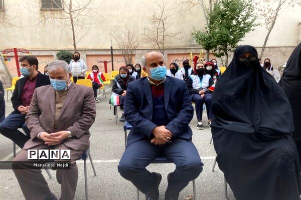 طنین انداز شدن زنگ انقلاب در هنرستان یادگار امام در جماران
