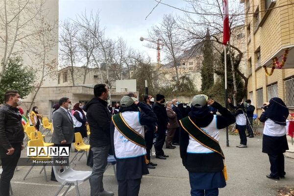 طنین انداز شدن زنگ انقلاب در هنرستان یادگار امام در جماران