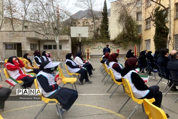 طنین انداز شدن زنگ انقلاب در هنرستان یادگار امام در جماران