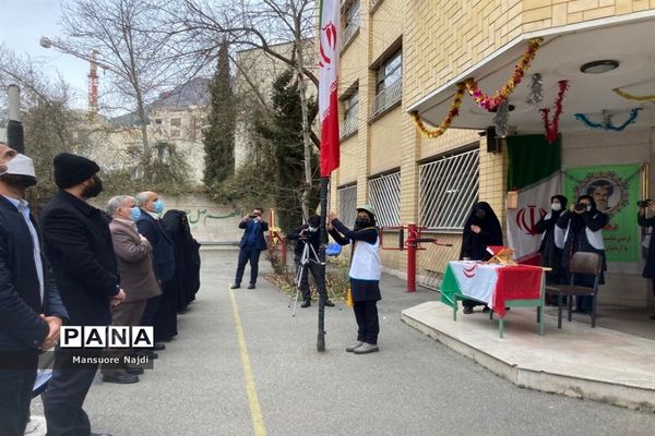 طنین انداز شدن زنگ انقلاب در هنرستان یادگار امام در جماران