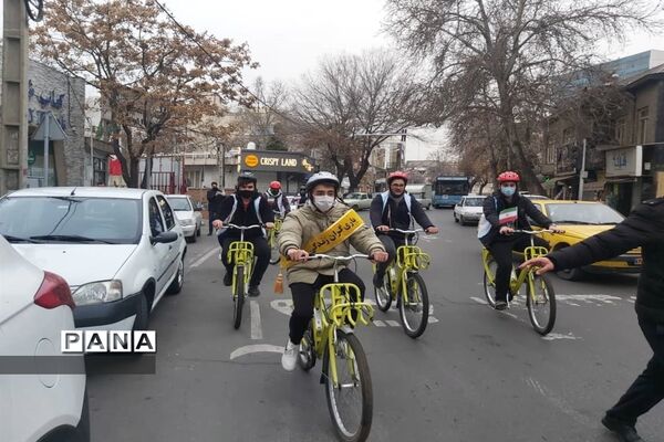 مانور میدانی تشکل‌های دانش‌آموزی یاوران انقلاب در منطقه 1