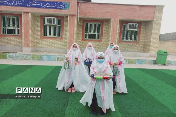 جشن دهه فجر در مدرسه شهید با هنر شهرستان عسلویه