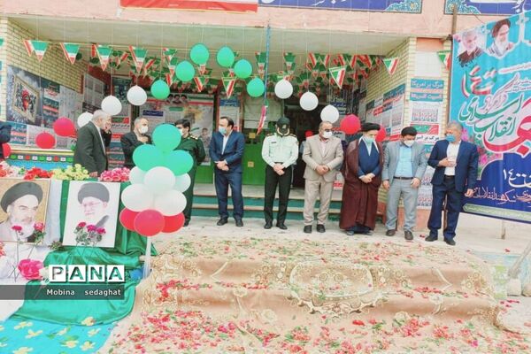 جشن دهه فجر در مدرسه شهید با هنر شهرستان عسلویه