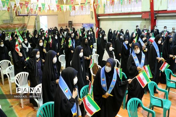 نواخته شدن زنگ انقلاب در دبیرستان نمونه دولتی حضرت معصومه(س) قم