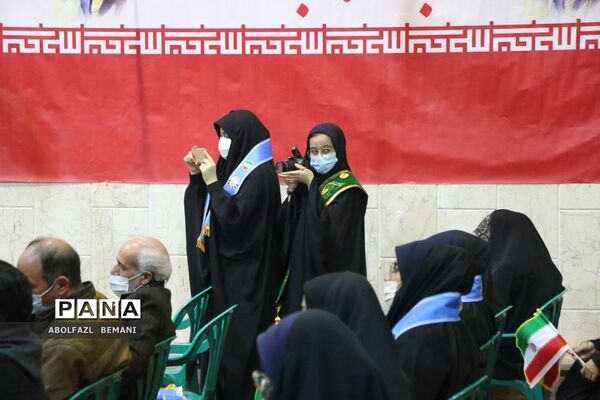 نواخته شدن زنگ انقلاب در دبیرستان نمونه دولتی حضرت معصومه(س) قم