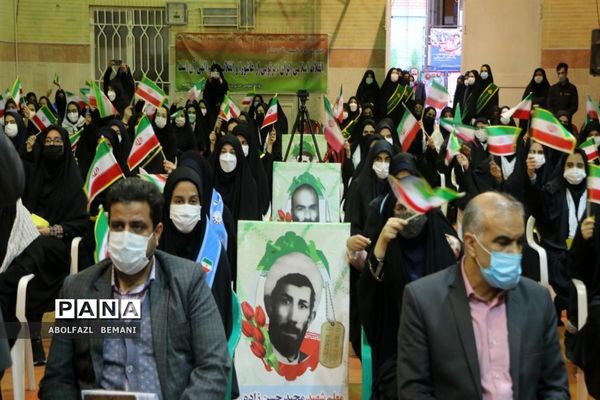 نواخته شدن زنگ انقلاب در دبیرستان نمونه دولتی حضرت معصومه(س) قم