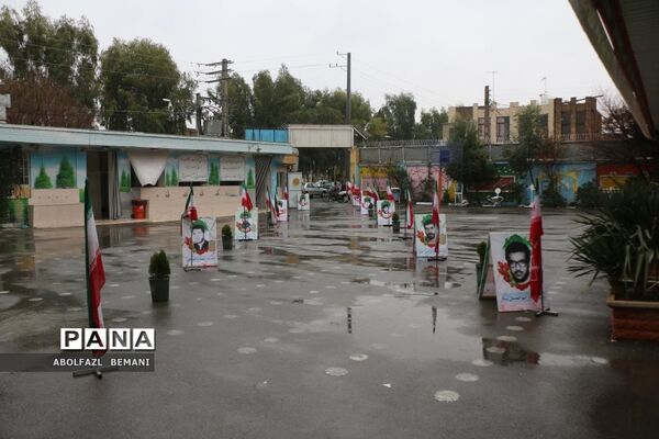 نواخته شدن زنگ انقلاب در دبیرستان نمونه دولتی حضرت معصومه(س) قم