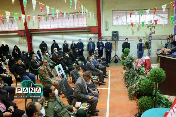 نواخته شدن زنگ انقلاب در دبیرستان نمونه دولتی حضرت معصومه(س) قم