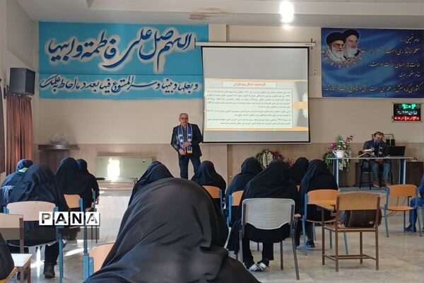 برگزاری نشست تبیین سند تحول و جلسه هم‌اندیشی مربیان پیشتاز منطقه پیربکران