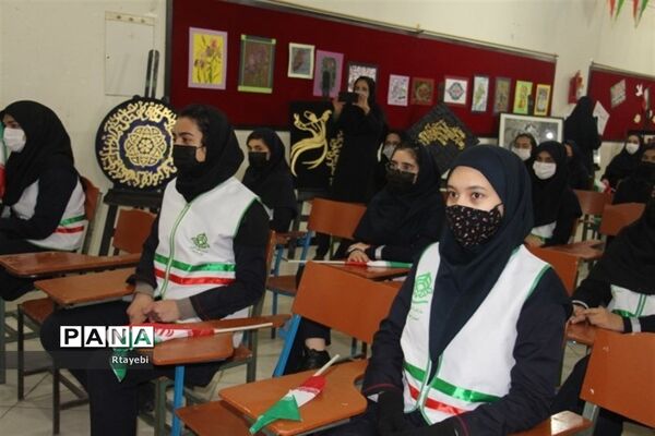 برگزاری مانور تشکیلاتی یاوران انقلاب اداره آموزش و پرورش ناحیه 2 در هنرستان دخترانه والفجر
