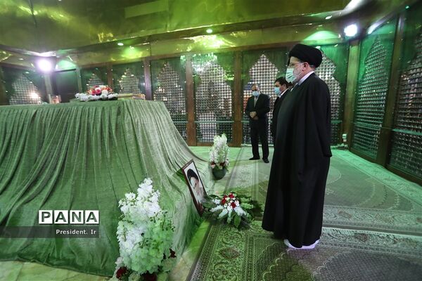 تجدید میثاق رییس جمهوری و  اعضای هیأت دولت با آرمان‌های امام راحل و شهدای انقلاب اسلامی