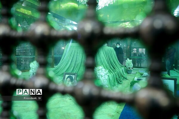 تجدید میثاق رییس جمهوری و  اعضای هیأت دولت با آرمان‌های امام راحل و شهدای انقلاب اسلامی