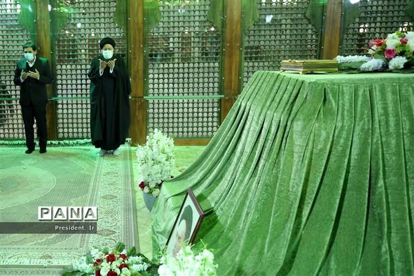 تجدید میثاق رییس جمهوری و  اعضای هیأت دولت با آرمان‌های امام راحل و شهدای انقلاب اسلامی