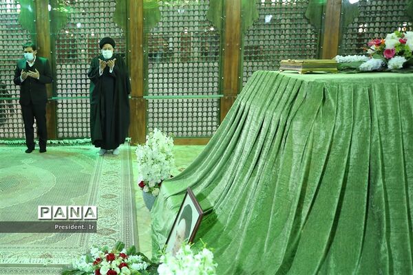 تجدید میثاق رییس جمهوری و  اعضای هیأت دولت با آرمان‌های امام راحل و شهدای انقلاب اسلامی