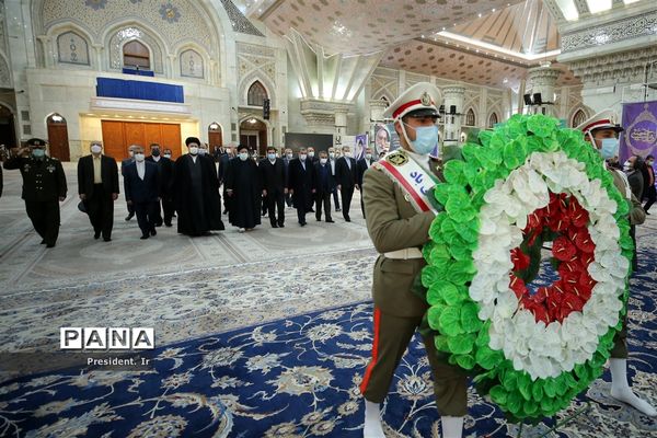 تجدید میثاق رییس جمهوری و  اعضای هیأت دولت با آرمان‌های امام راحل و شهدای انقلاب اسلامی