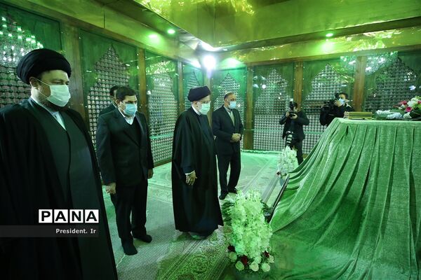 تجدید میثاق رییس جمهوری و  اعضای هیأت دولت با آرمان‌های امام راحل و شهدای انقلاب اسلامی