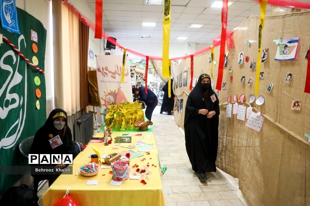 دهمین دوره نمایشگاه‌های دانش‌آموزی مدرسه انقلاب افتتاح شد