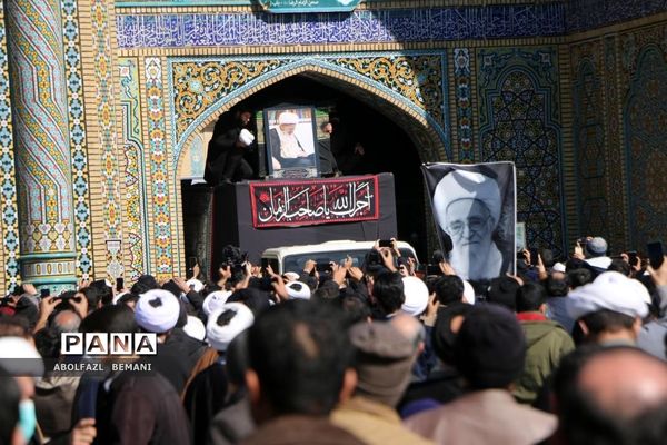تشییع پیکر آیت الله صافی گلپایگانی در قم-1