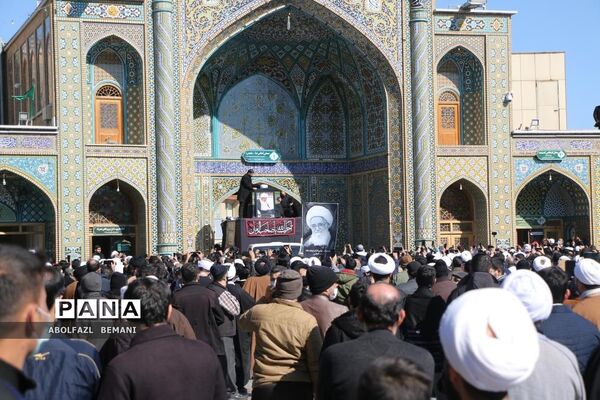 تشییع پیکر آیت الله صافی گلپایگانی در قم-1
