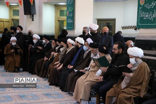 تشییع پیکر آیت الله صافی گلپایگانی در قم-1