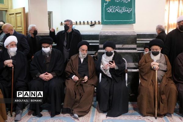 تشییع پیکر آیت الله صافی گلپایگانی در قم-1