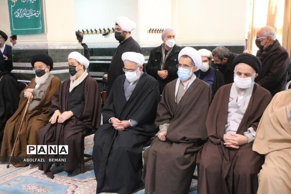 تشییع پیکر آیت الله صافی گلپایگانی در قم-1