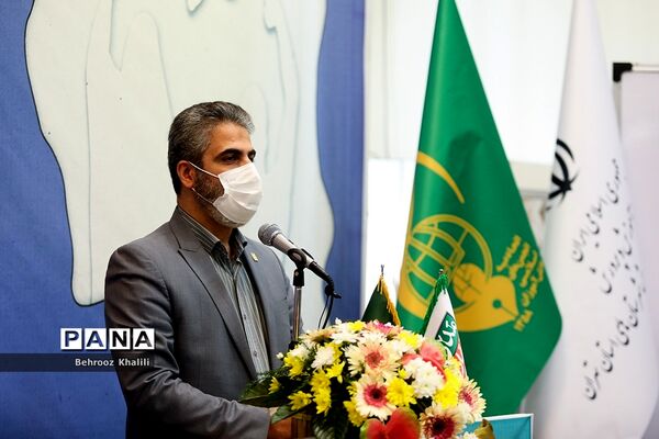 دهمین دوره نمایشگاه‌های دانش‌آموزی مدرسه انقلاب