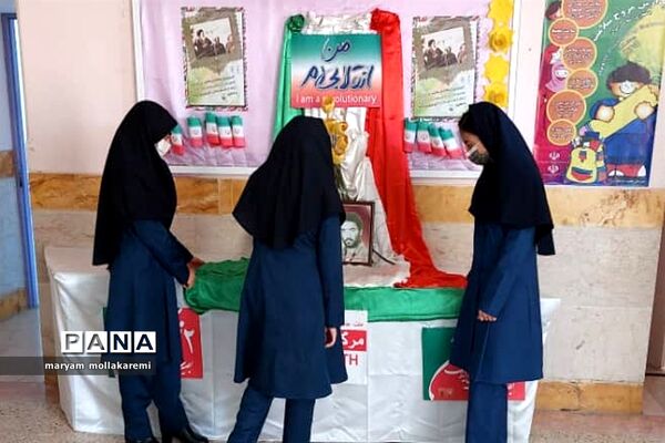 برگزاری نمایشگاه مدرسه انقلاب در شهرستان دماوند