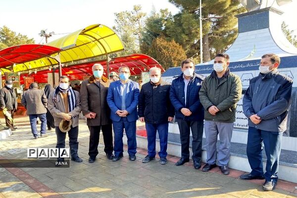 آیین غبار روبی مزار شهدا به‌مناسبت گرامیداشت دهه فجر در ارومیه