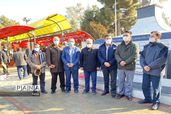 آیین غبار روبی مزار شهدا به‌مناسبت گرامیداشت دهه فجر در ارومیه