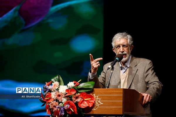 مراسم تجلیل از مدال‌آوران المپیادهای علمی و دانش‌آموزان برگزیده کنگره سراسری قرآن کریم و جشنواره جوان خوارزمی